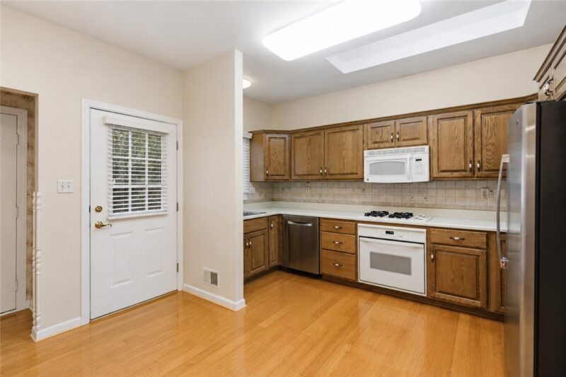 107 Boxwood Ct — photo 5