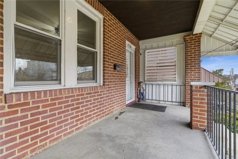 4136 Winterburn Ave — photo 2