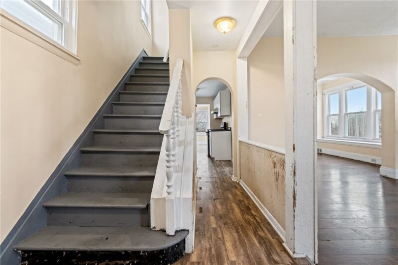 2119 Saranac Ave — photo 3