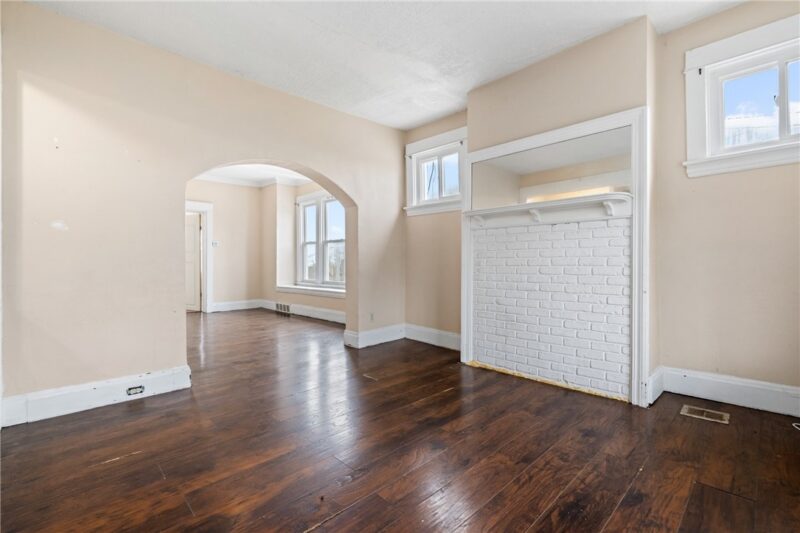 2119 Saranac Ave — photo 4
