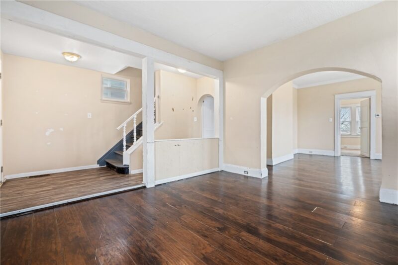 2119 Saranac Ave — photo 5