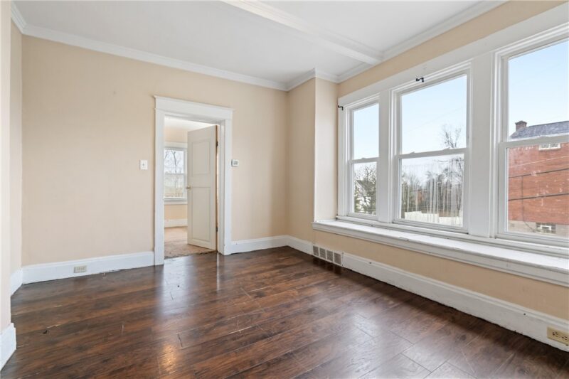 2119 Saranac Ave — photo 7
