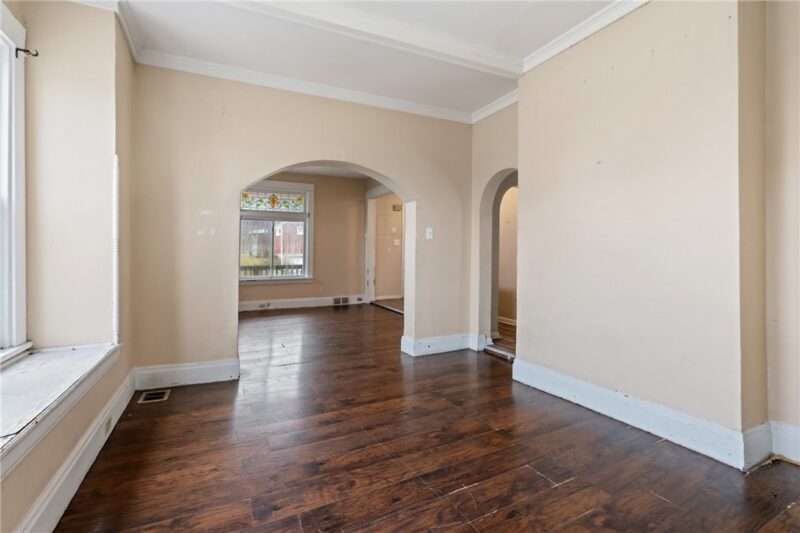 2119 Saranac Ave — photo 8