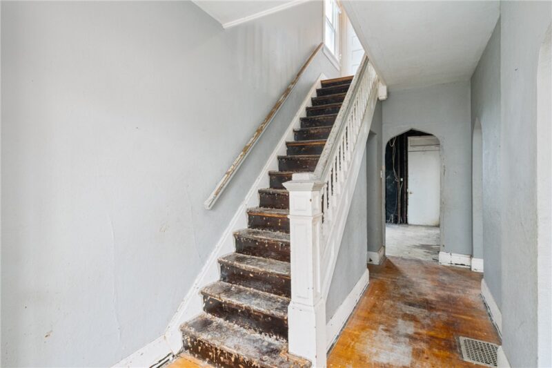 1600 Alverado Ave — photo 3