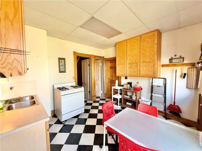 323 Franklin St — photo 5