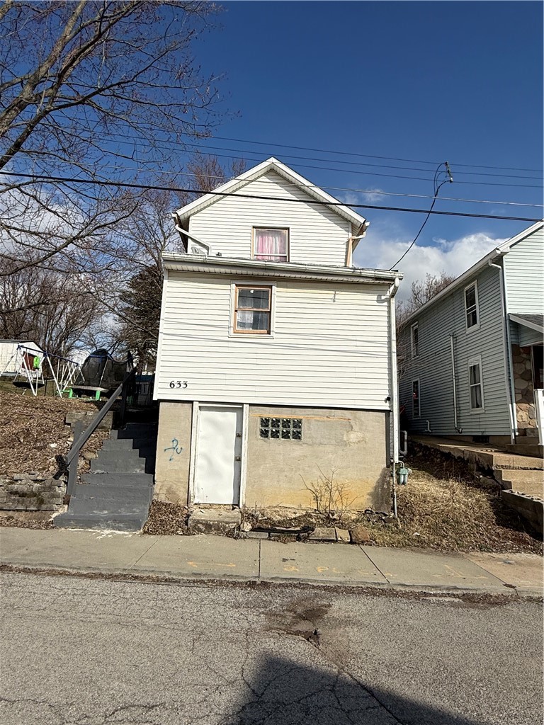 633 Forrest St — photo 2