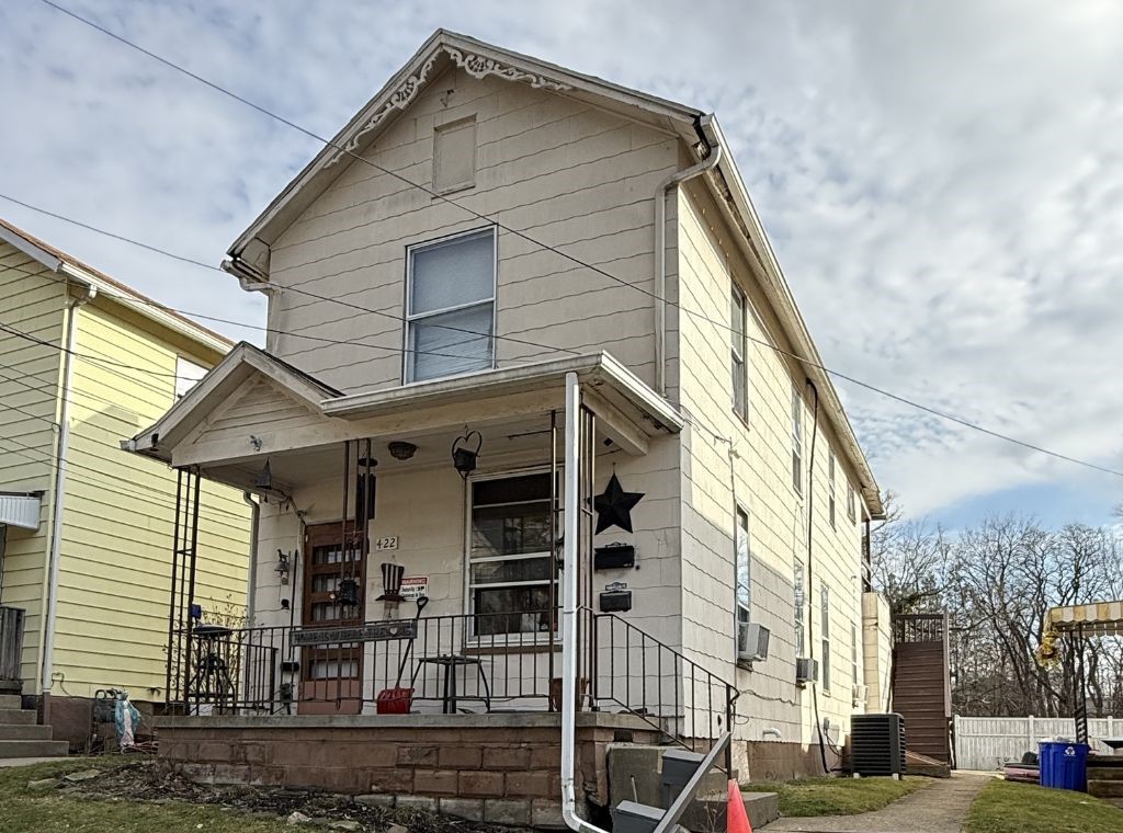 422 E Division St — photo 1