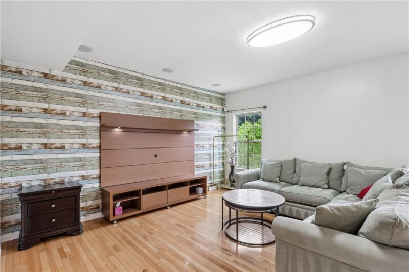 443 Isabella Court — photo 3