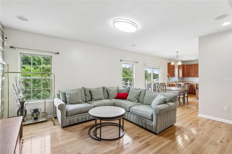 443 Isabella Court — photo 4