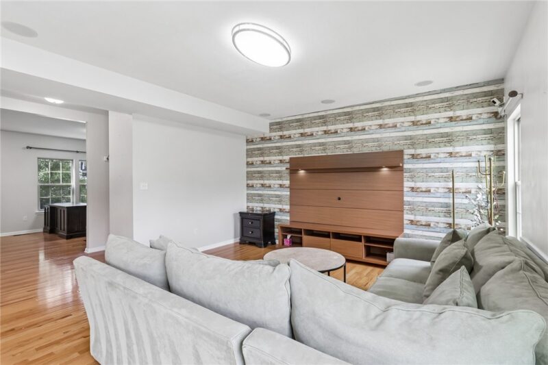 443 Isabella Court — photo 6