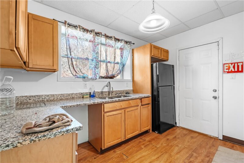5015 Ampere St — photo 4