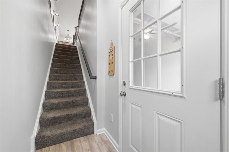 1912 Fox Way — photo 2