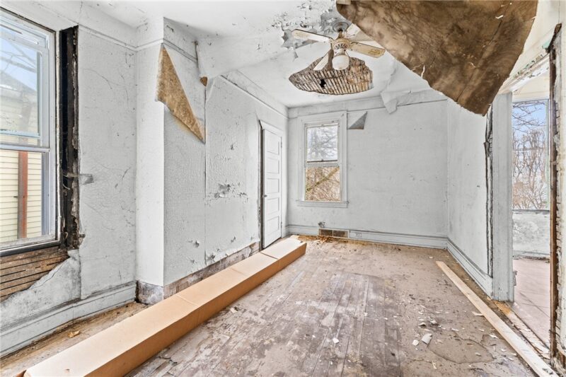 435 E Burgess St — photo 4