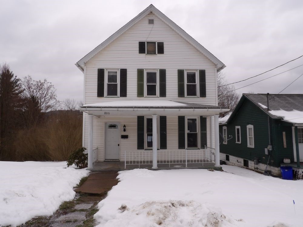 806 E 4th St — photo 1