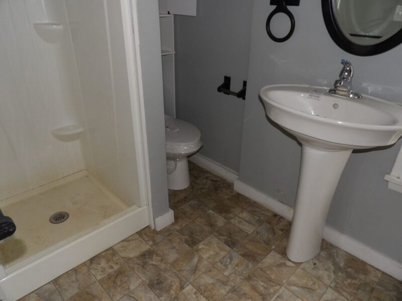 806 E 4th St — photo 5