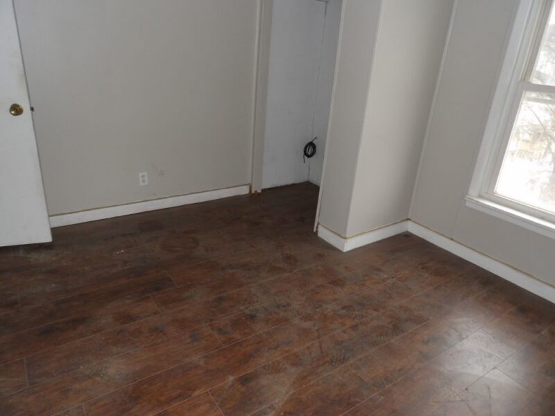 806 E 4th St — photo 8