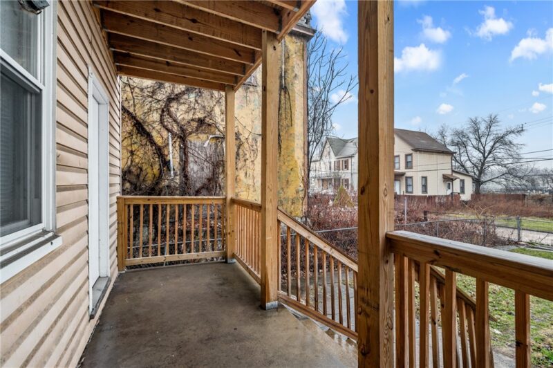 902 Robinson St — photo 5
