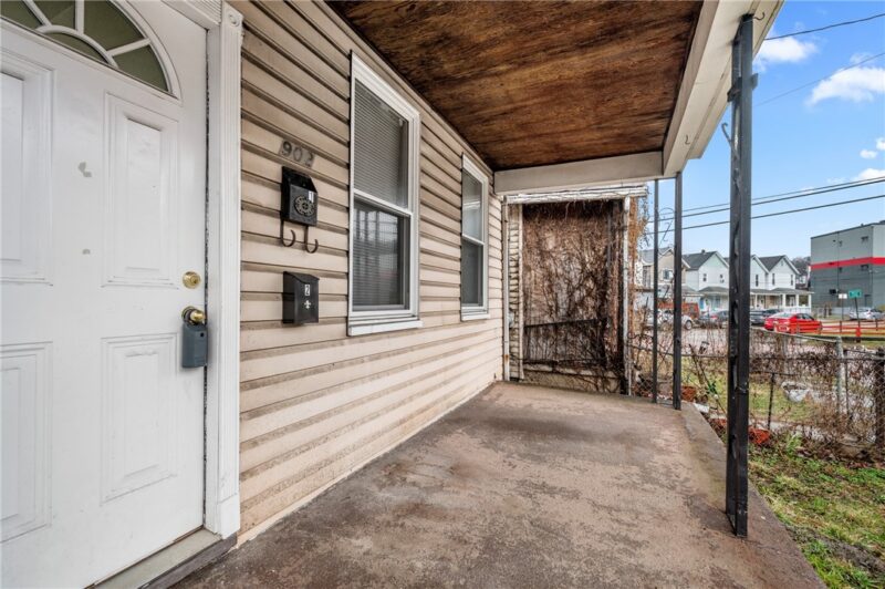 902 Robinson St — photo 6