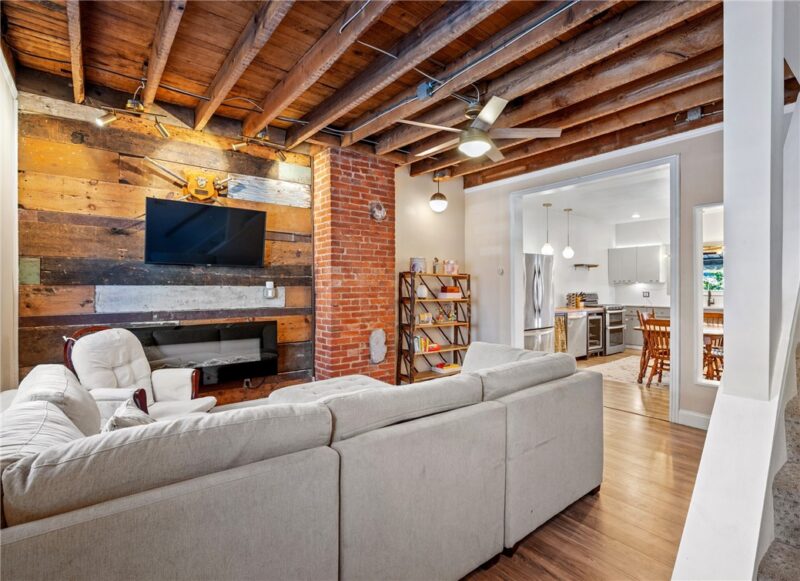 4068 Howley St — photo 8