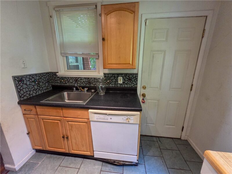 2050 Laketon Rd — photo 5