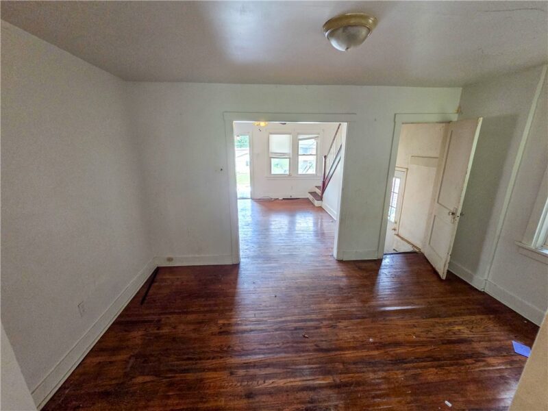 2050 Laketon Rd — photo 6