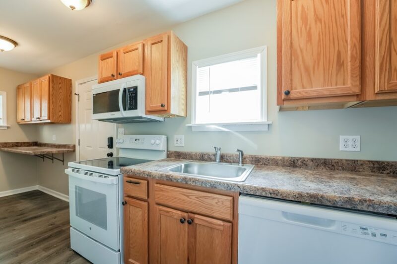 241 Amber St — photo 4