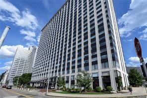 320 Fort Duquesne Blvd 12M — photo 1