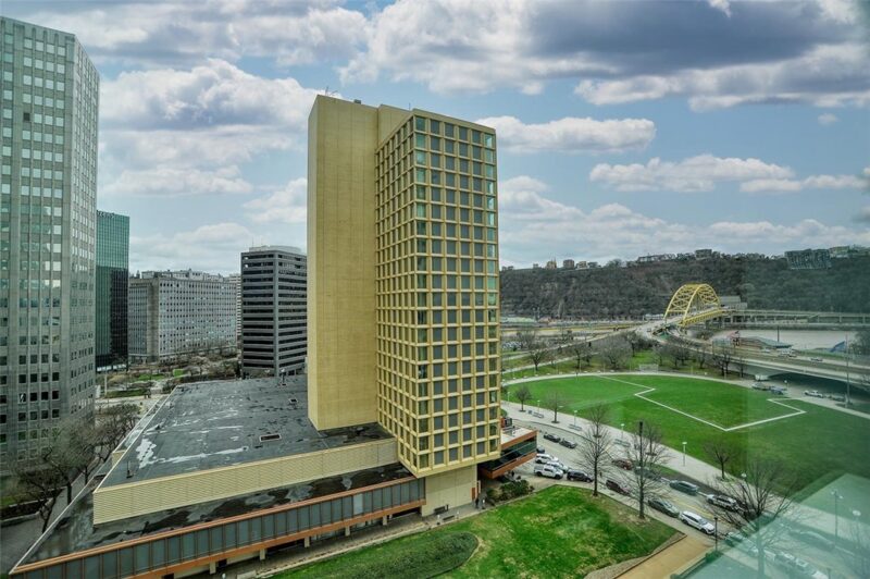 320 Fort Duquesne Blvd 12M — photo 8