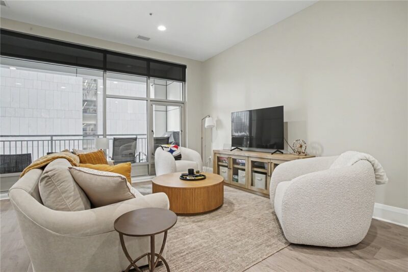 301 5th Ave 506 — photo 3