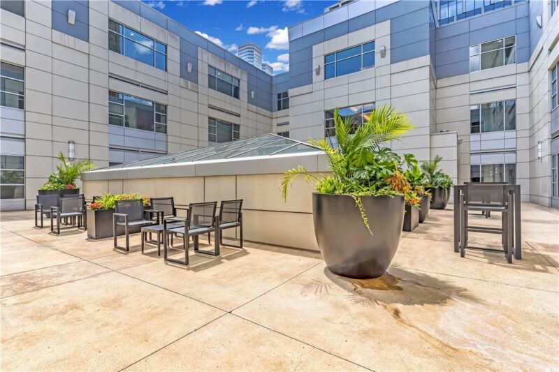 301 5th Ave 506 — photo 8