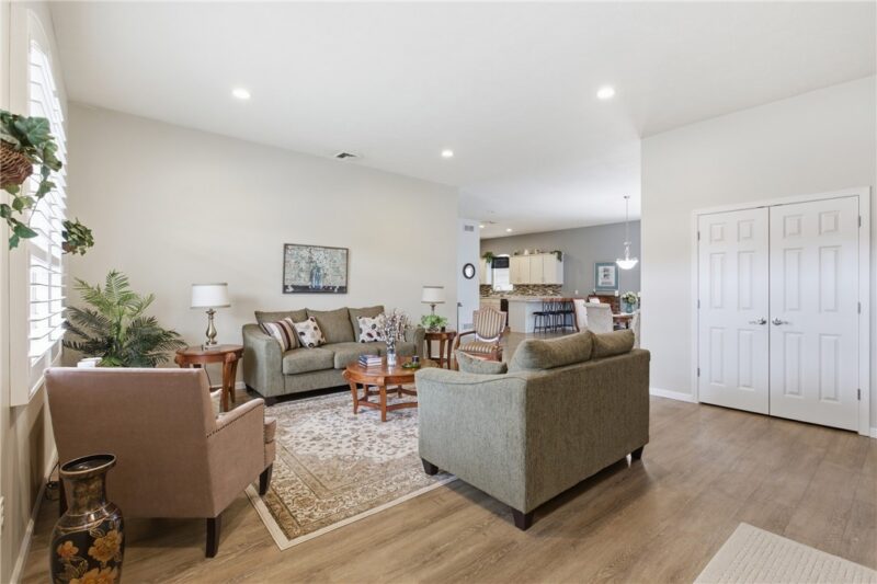 909 VALENTINA LN — photo 4