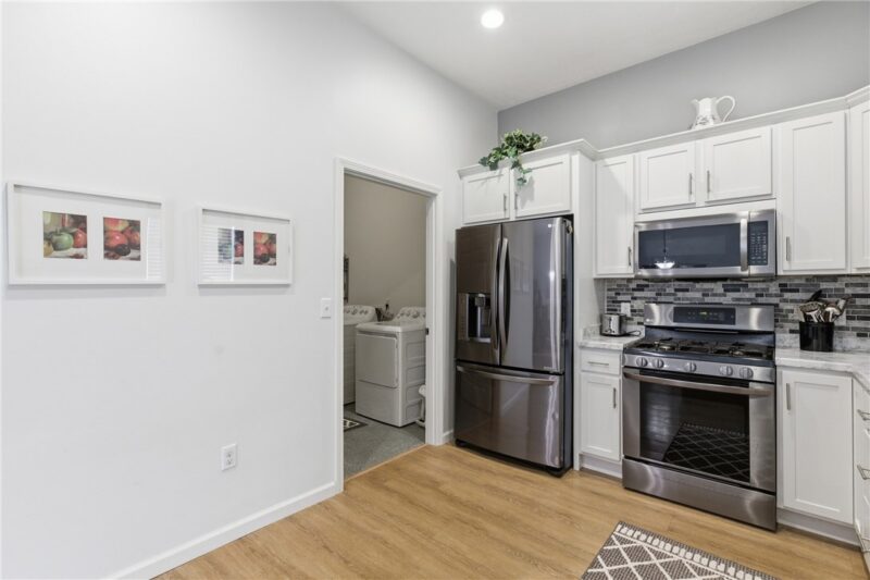 909 VALENTINA LN — photo 8