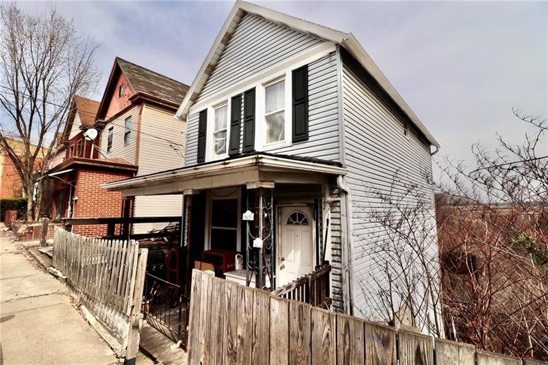 1611 RIDGE AVENUE — photo 1