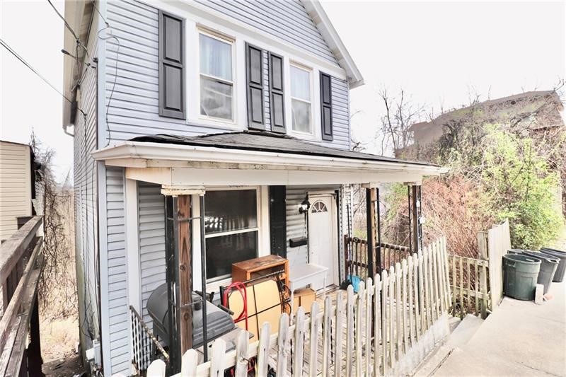 1611 RIDGE AVENUE — photo 2