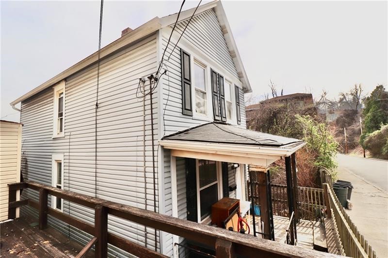 1611 RIDGE AVENUE — photo 4