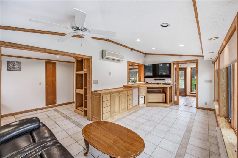 6238 Huron Rd — photo 7