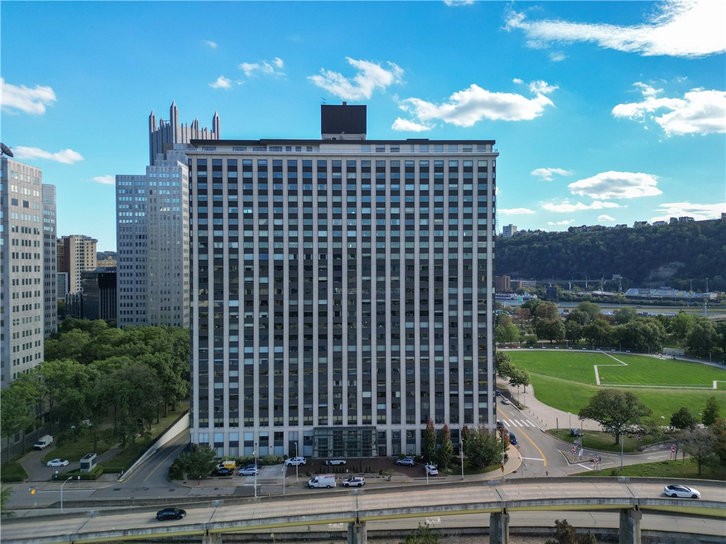 320 Fort Duquesne Blvd 12JK — photo 1