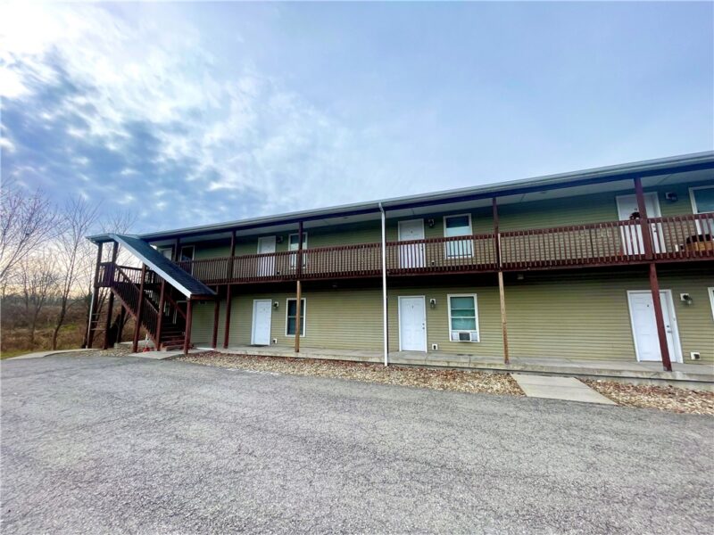 321 Grove City Road — photo 3
