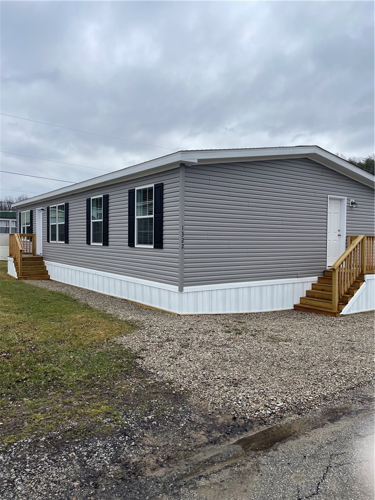 1352 Hilltop Drive — photo 1