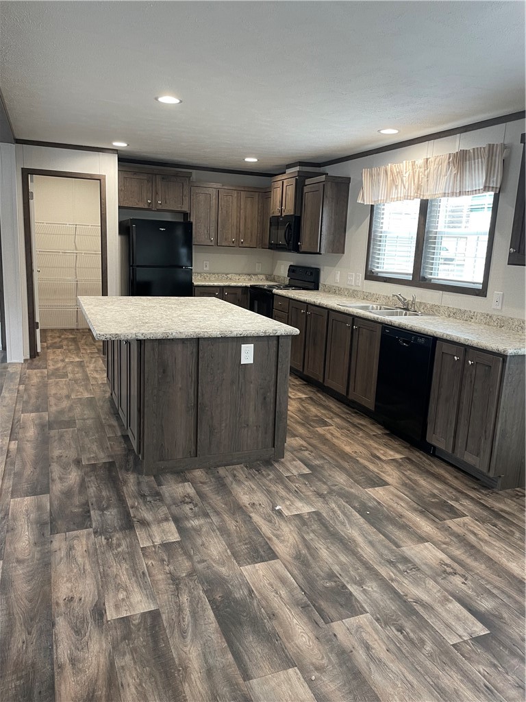 1352 Hilltop Drive — photo 3