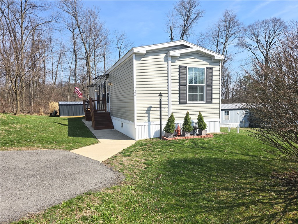 186 Hampton Ave — photo 1