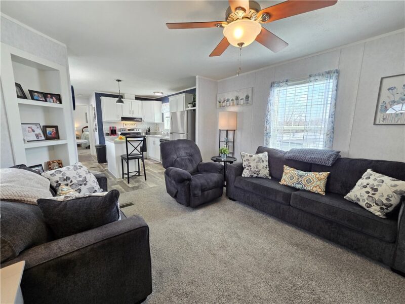 186 Hampton Ave — photo 2