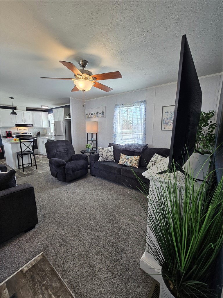 186 Hampton Ave — photo 3