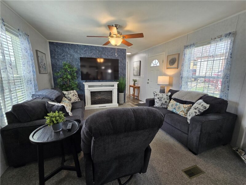 186 Hampton Ave — photo 4