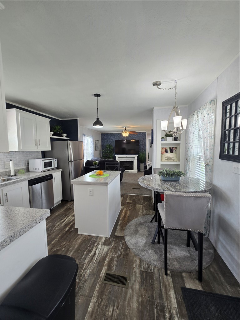 186 Hampton Ave — photo 8