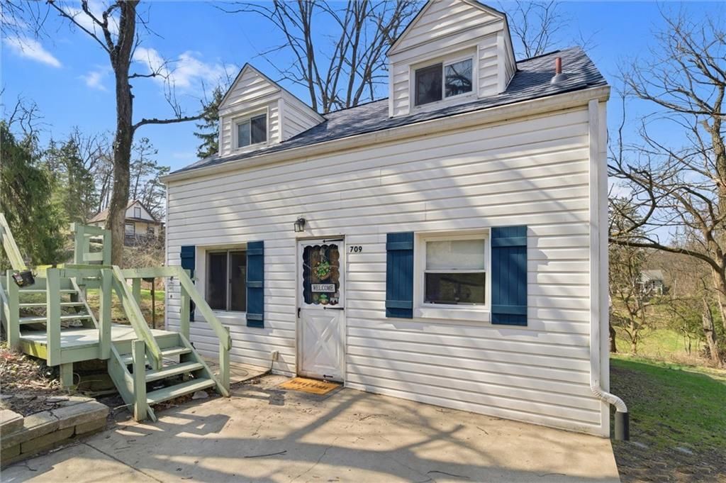 709 Hillgrove Ave — photo 1