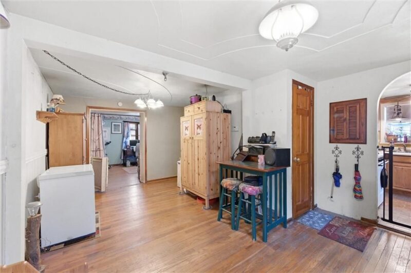 709 Hillgrove Ave — photo 5
