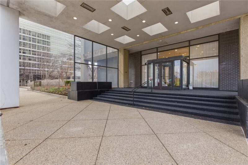 112 Washington Pl 16H — photo 2
