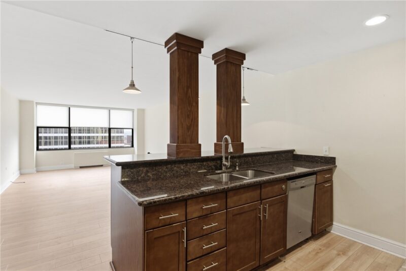 112 Washington Pl 16H — photo 8