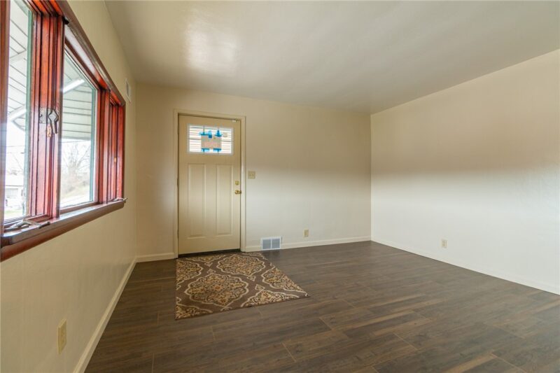 700 6th St — photo 5